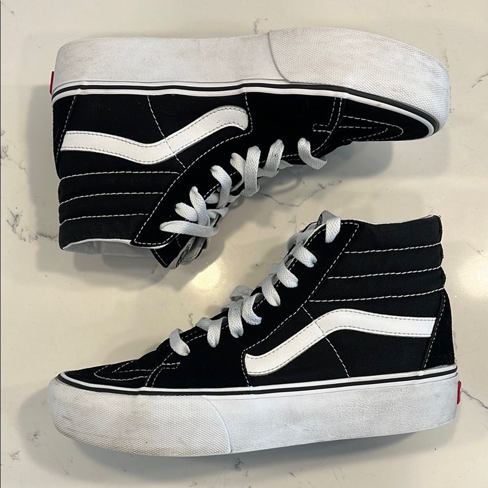 VANS Classic Black and White High-Top Skate Shoes Size: 6.5M/8.0W
